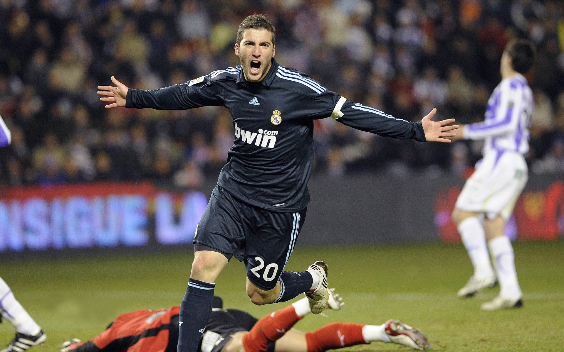 全国田径锦标赛女子百米大战 四川女飞人强势撞线折桂，四川女子100米